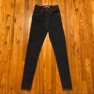 ✨Levi’s Mile High Super Skinny Jeans✨